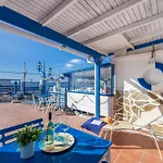 Pura Vida - Ventanas De Lanzarote