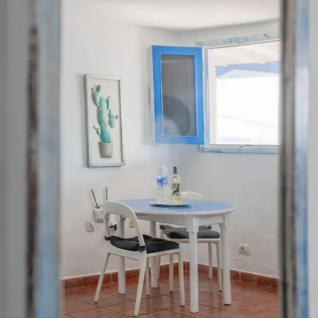 Pura Vida - Ventanas De Lanzarote 普拉亚格马达