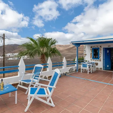 Pura Vida - Ventanas De Lanzarote * بلايا كويمادا