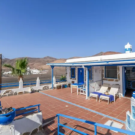 Pura Vida - Ventanas De Lanzarote * Плая-Кемада