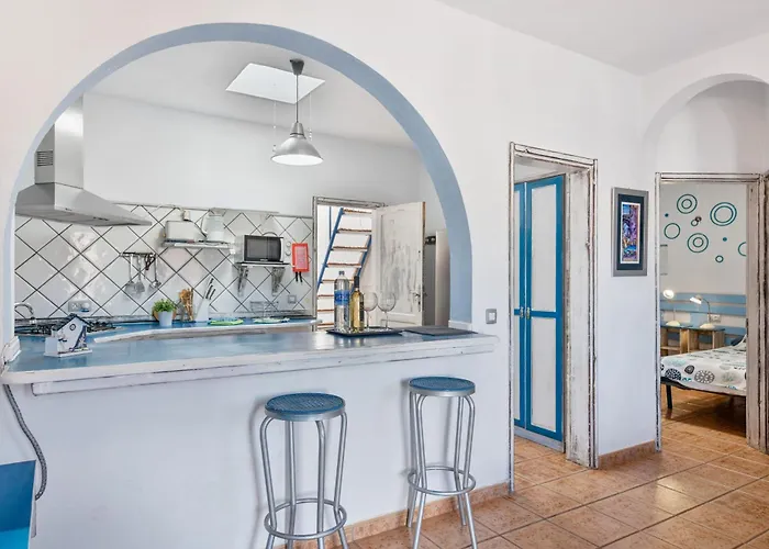 Pura Vida - Ventanas De Lanzarote * بلايا كويمادا