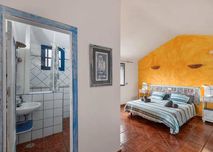 Pura Vida - Ventanas De Lanzarote