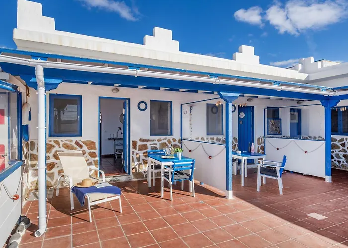 Pura Vida - Ventanas De Lanzarote * بلايا كويمادا