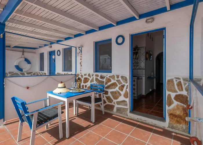 Pura Vida - Ventanas De Lanzarote * بلايا كويمادا