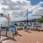 Pura Vida - Ventanas De Lanzarote * Playa Quemada