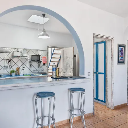 Pura Vida - Ventanas De Lanzarote * Playa Quemada