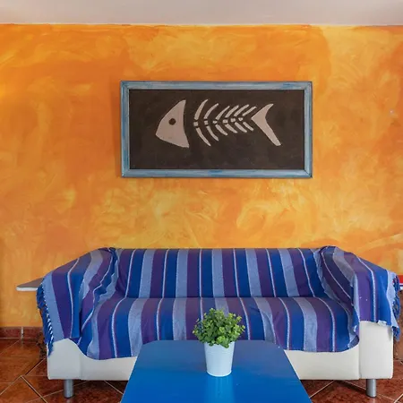 Pura Vida - Ventanas De Lanzarote * Playa Quemada