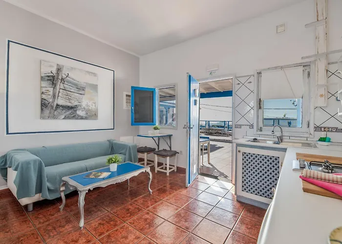 Pura Vida - Ventanas De Lanzarote * Playa Quemada